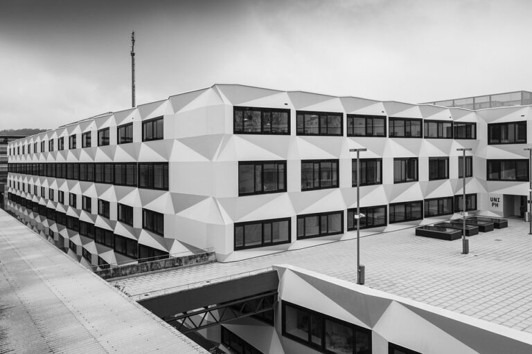 Judul Artikel: Mengenal Logo Universitas: Makna dan Sejarah di Balik Simbol-simbolnya