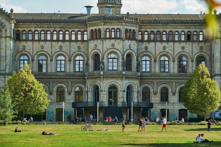 Peran Universitas Islam Negeri Sultan Syarif Kasim dalam Pendidikan Islam di Indonesia